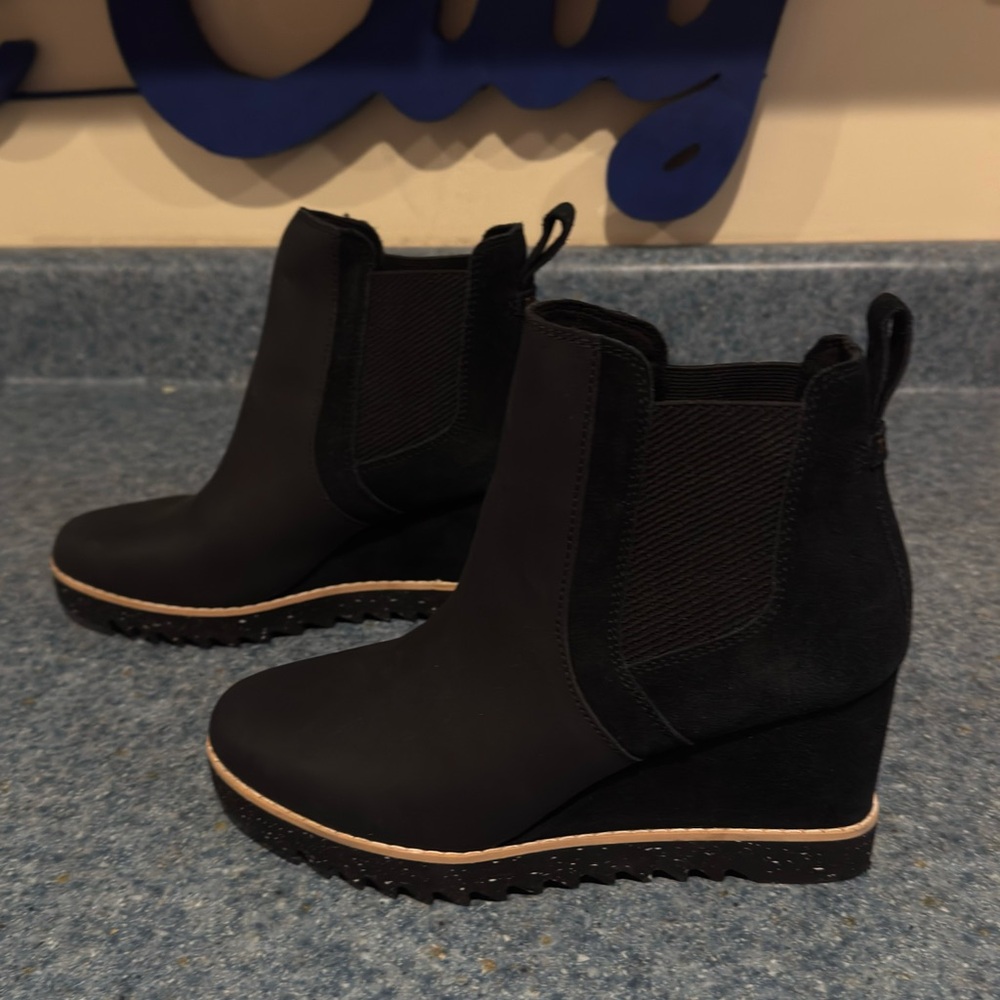 New TOMS Womens Maddie Black
Leather Wedge Boot Waterproof Sz 7.5 - Picture 7 of 10